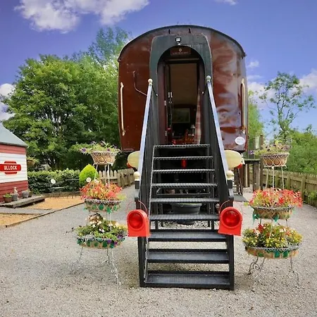 The Carriage - A First Class Experience Holiday home